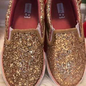 Sequined shoes, gold!